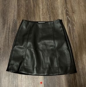 Aritzia black vegan leather skirt, size 00